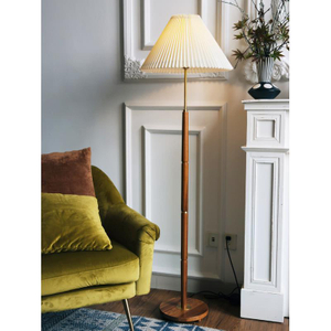 Retro Style Walnut Floor Lamp Simple Quality Solid Wood Floor Lighting for Living Room Bedroom